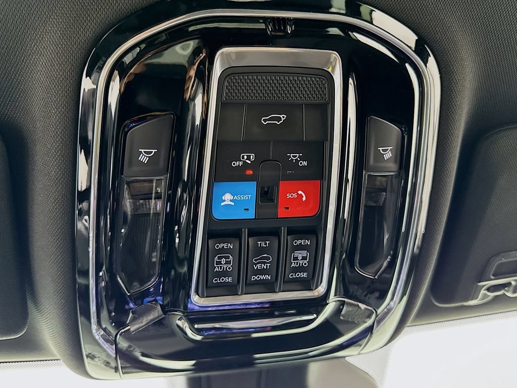 Used 2023 Jeep Grand Cherokee Overland w/ Advanced Protech Group III AWD/4WD image 14