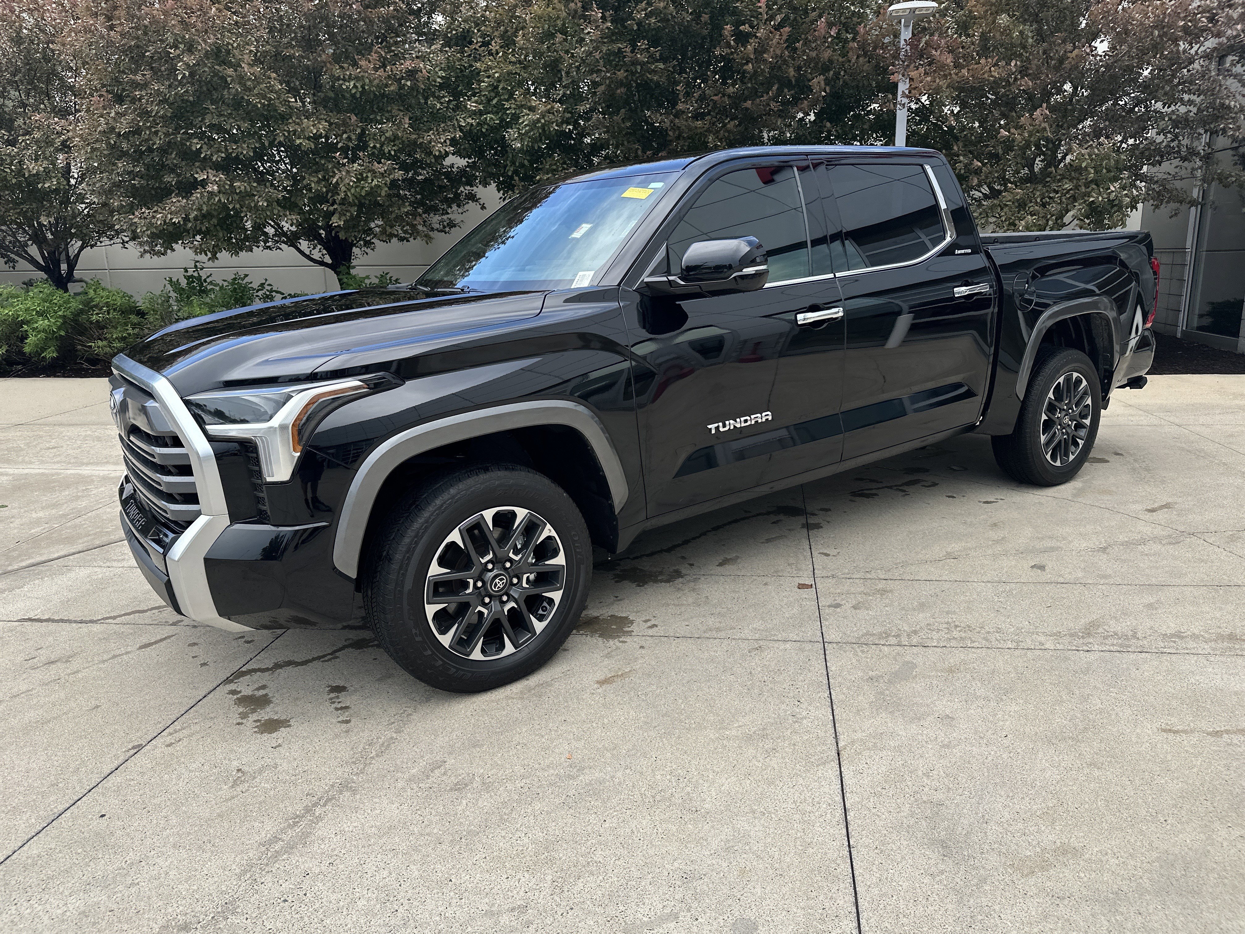 Used 2025 Toyota Tundra Limited AWD/4WD image 3