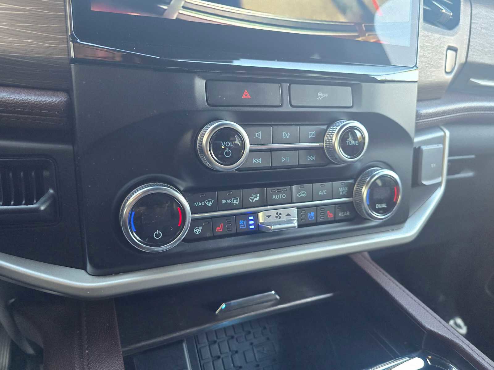 Used 2023 Ford Expedition Limited image 30