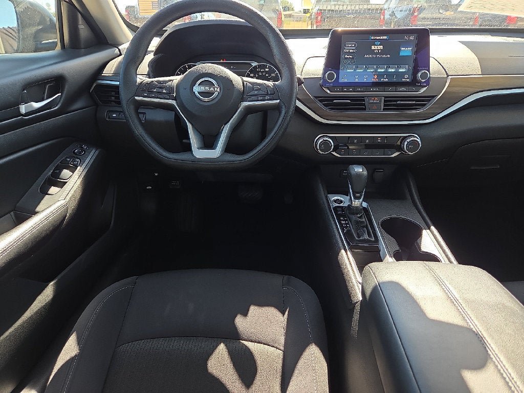 Used 2025 Nissan Altima 2.5 SV FWD image 17