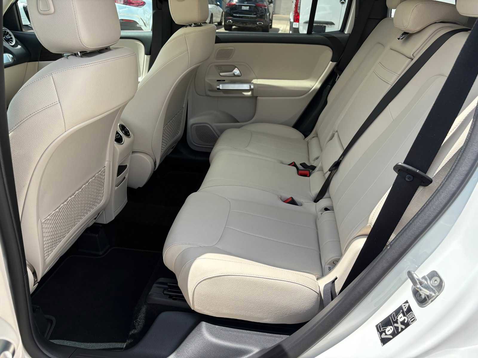 Used 2026 Mercedes-Benz GLB 250 image 11