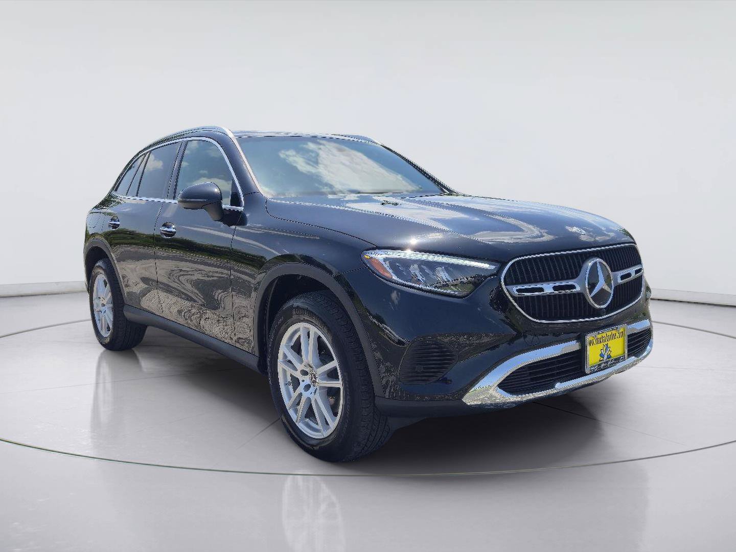Used 2025 Mercedes-Benz GLC 300 4MATIC image 7