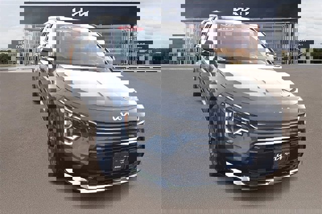 New 2025 Kia Niro EX Touring image 9