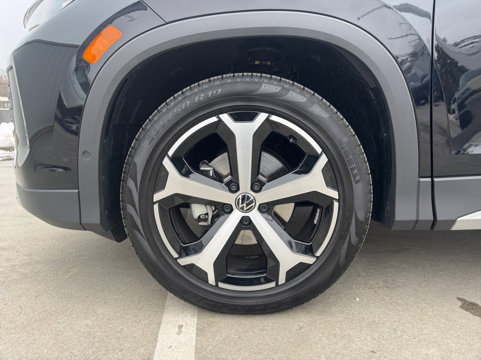 Certified 2025 Volkswagen Tiguan SE image 31