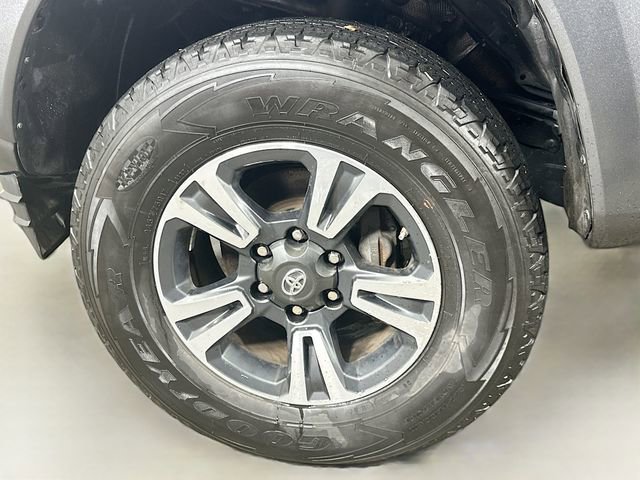 Used 2018 Toyota Tacoma TRD Sport image 21