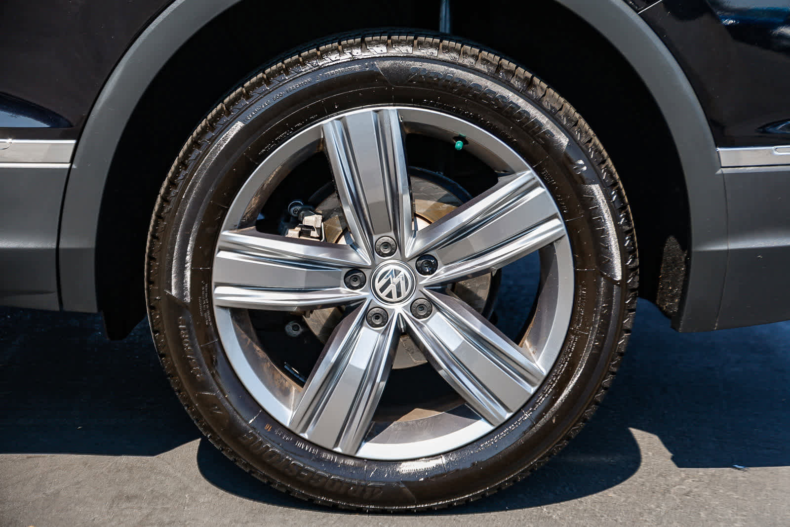 Used 2020 Volkswagen Tiguan SEL image 9