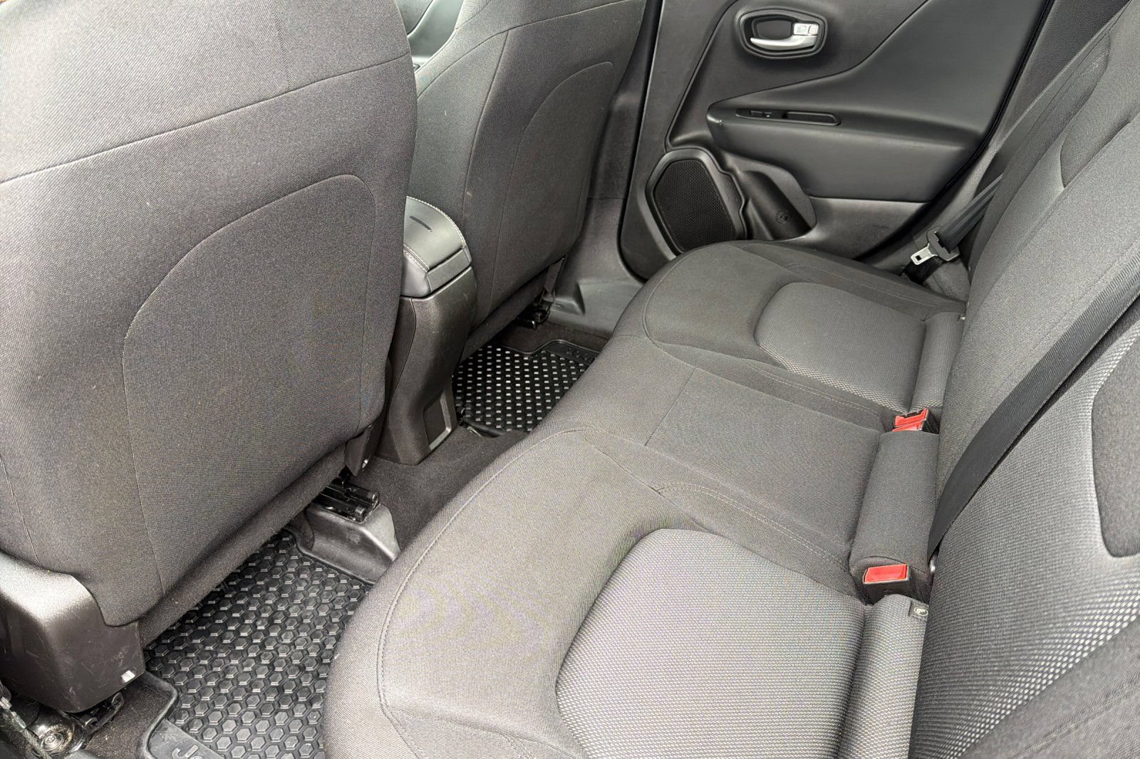 Used 2023 Jeep Renegade Latitude AWD/4WD image 9