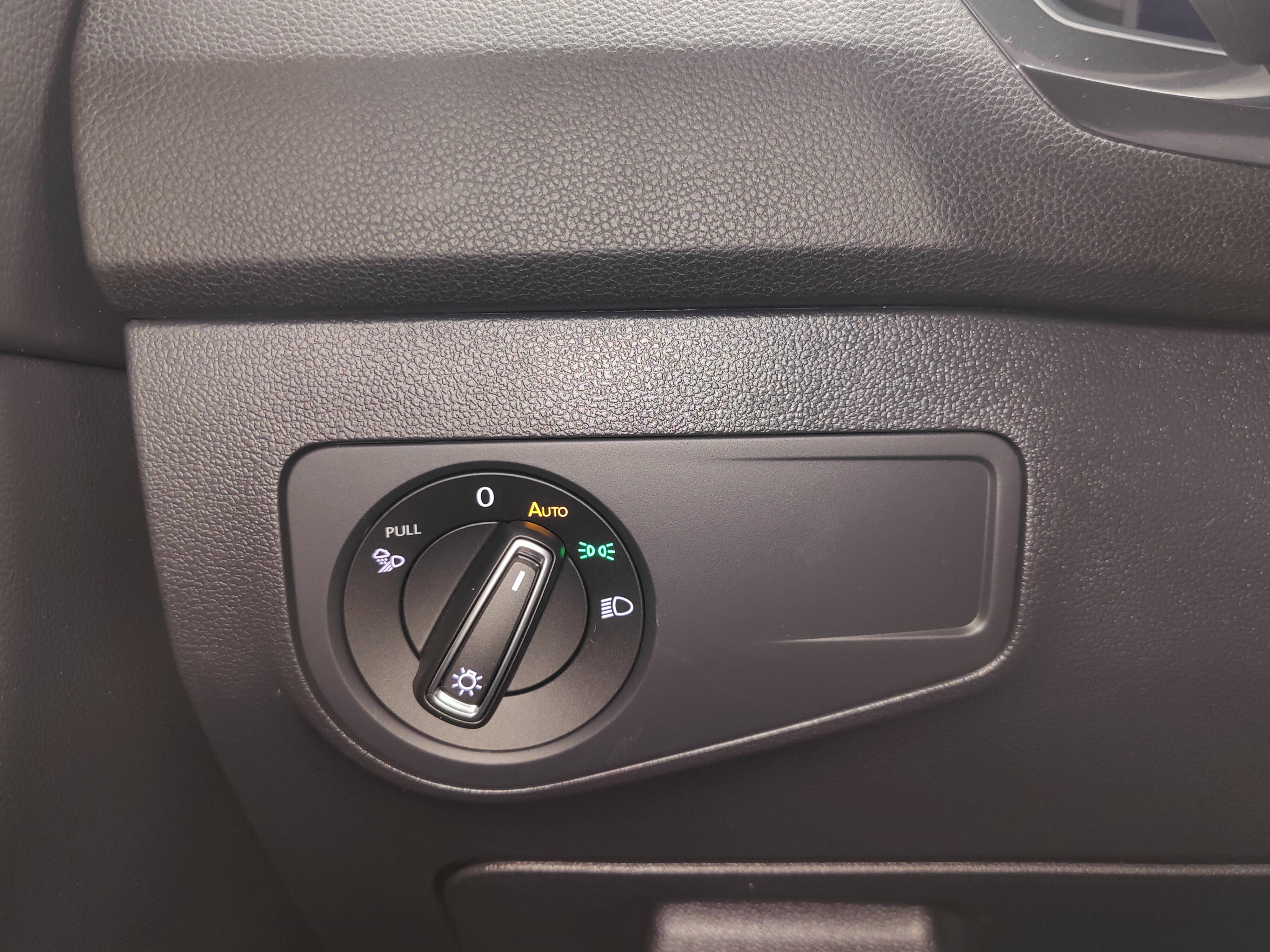 Used 2024 Volkswagen Tiguan SEL R-Line image 32