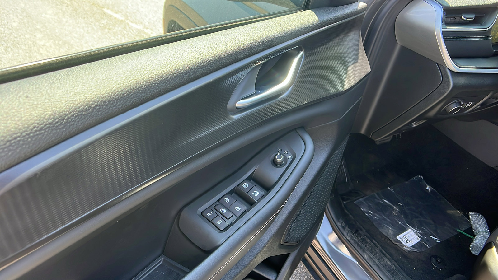 New 2025 Jeep Grand Cherokee Laredo w/ MOPAR Finishing Package image 15