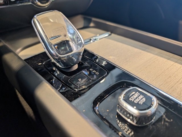 New 2026 Volvo V60 B5 Cross Country Ultra w/ Protection Package Premier image 22