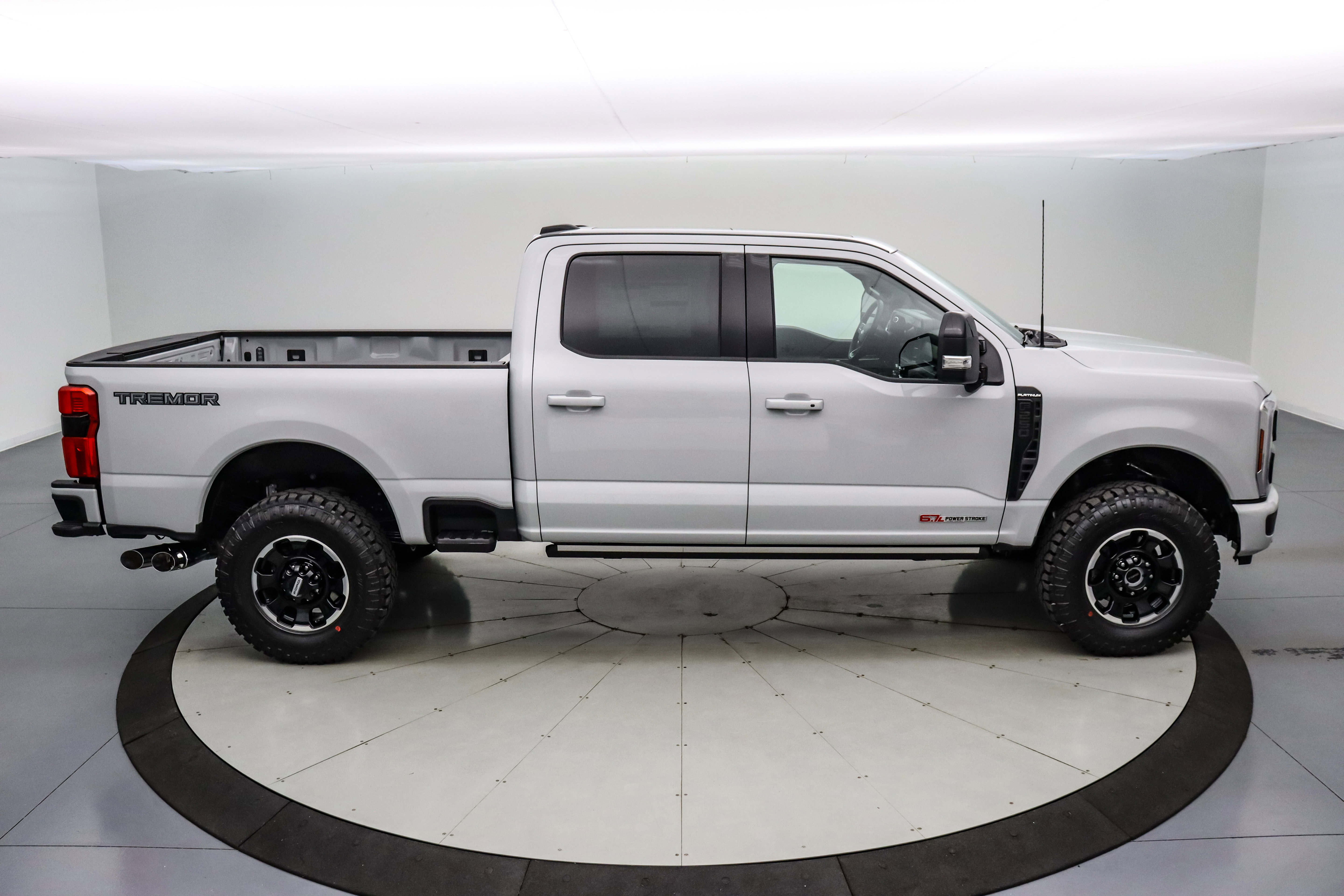 New 2026 Ford F250 Platinum w/ Tremor Off-Road Package image 3
