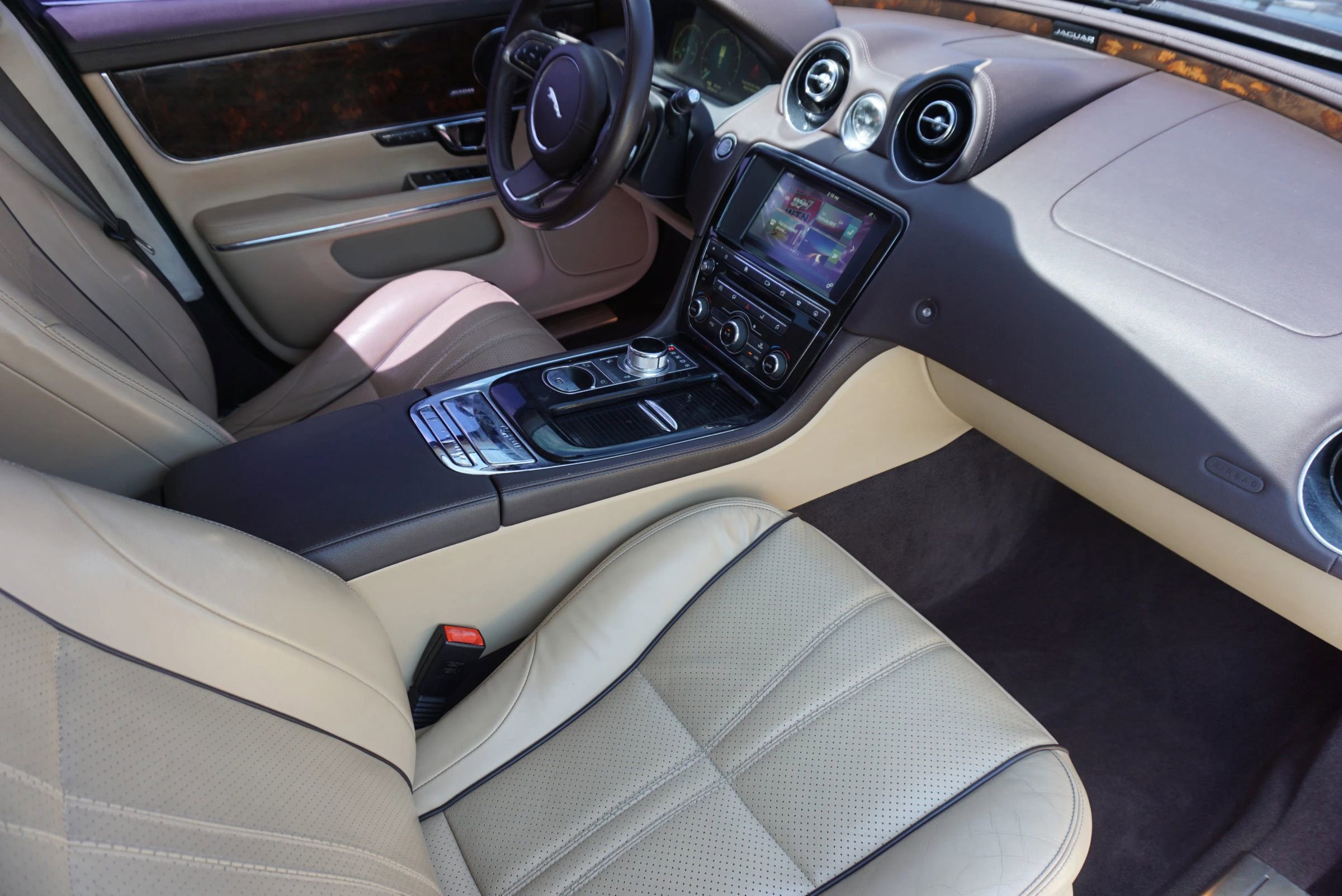 Used 2016 Jaguar XJ R-Sport RWD image 25