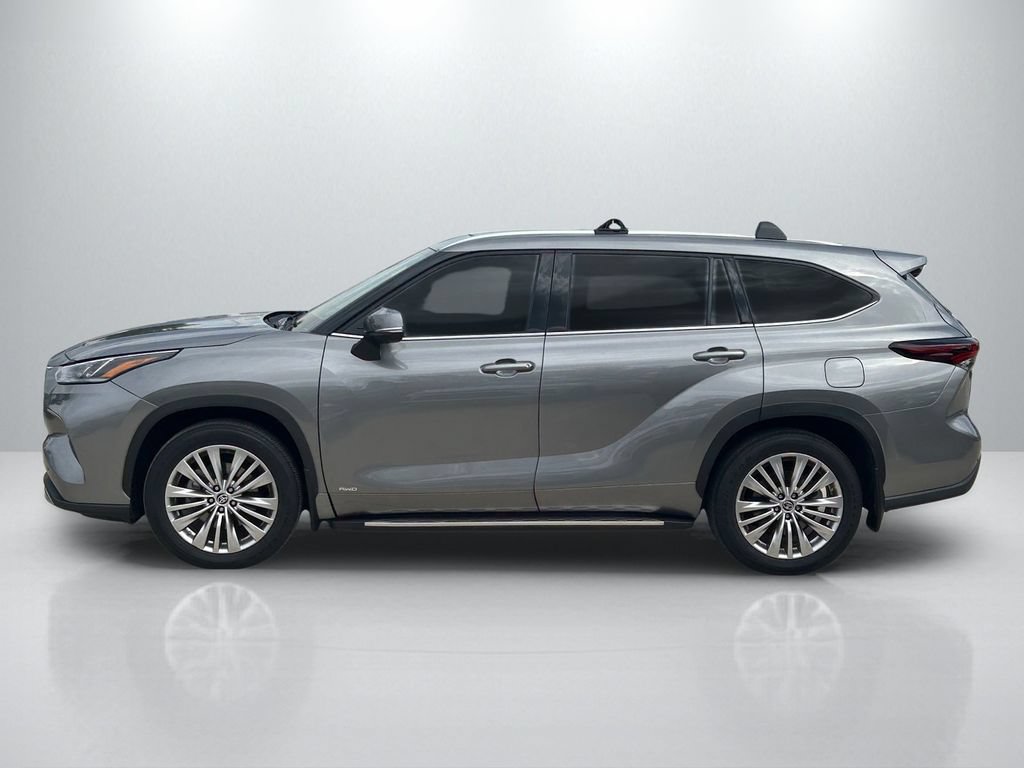 Certified 2025 Toyota Highlander Platinum AWD/4WD image 8