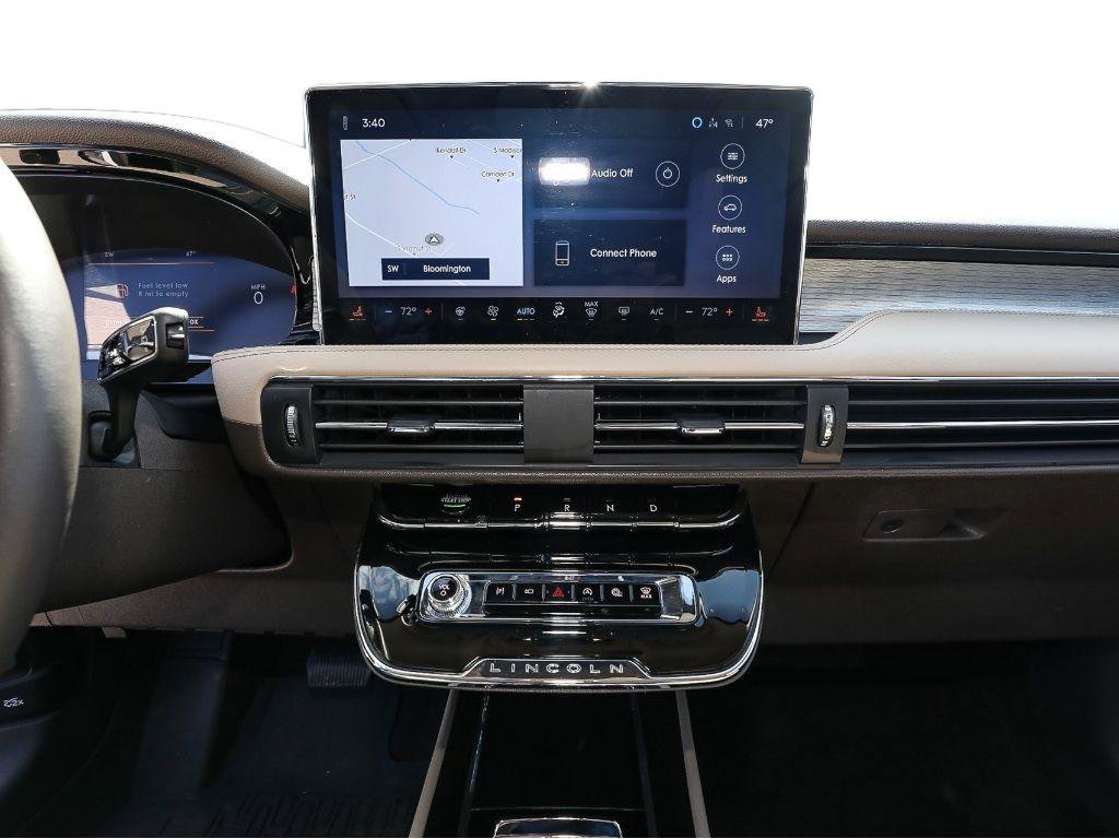 Used 2024 Lincoln Corsair AWD w/ Equipment Group 101A image 15