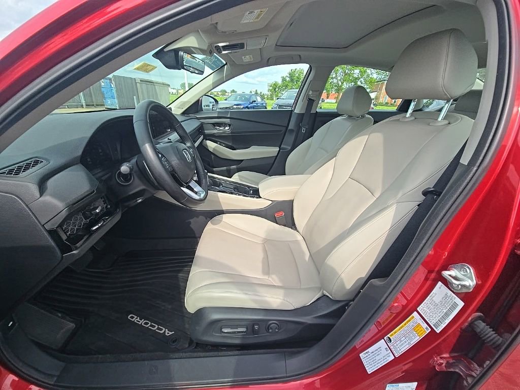 Used 2024 Honda Accord Touring image 14