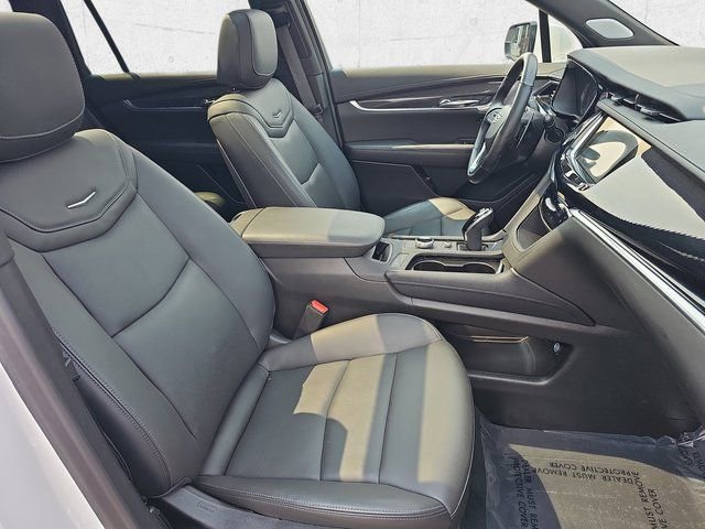 Used 2025 Cadillac XT6 Sport w/ Technology Package image 10