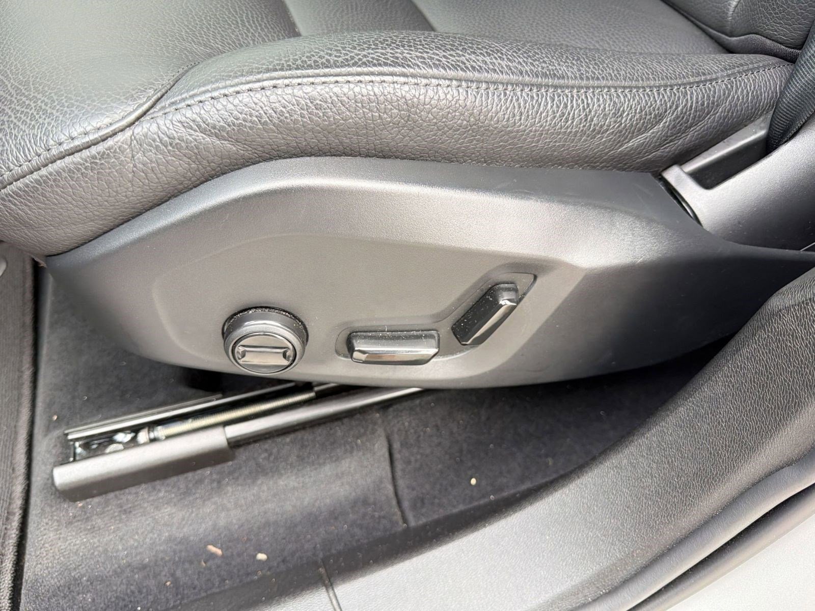 Certified 2025 Volvo XC60 B5 Plus image 14