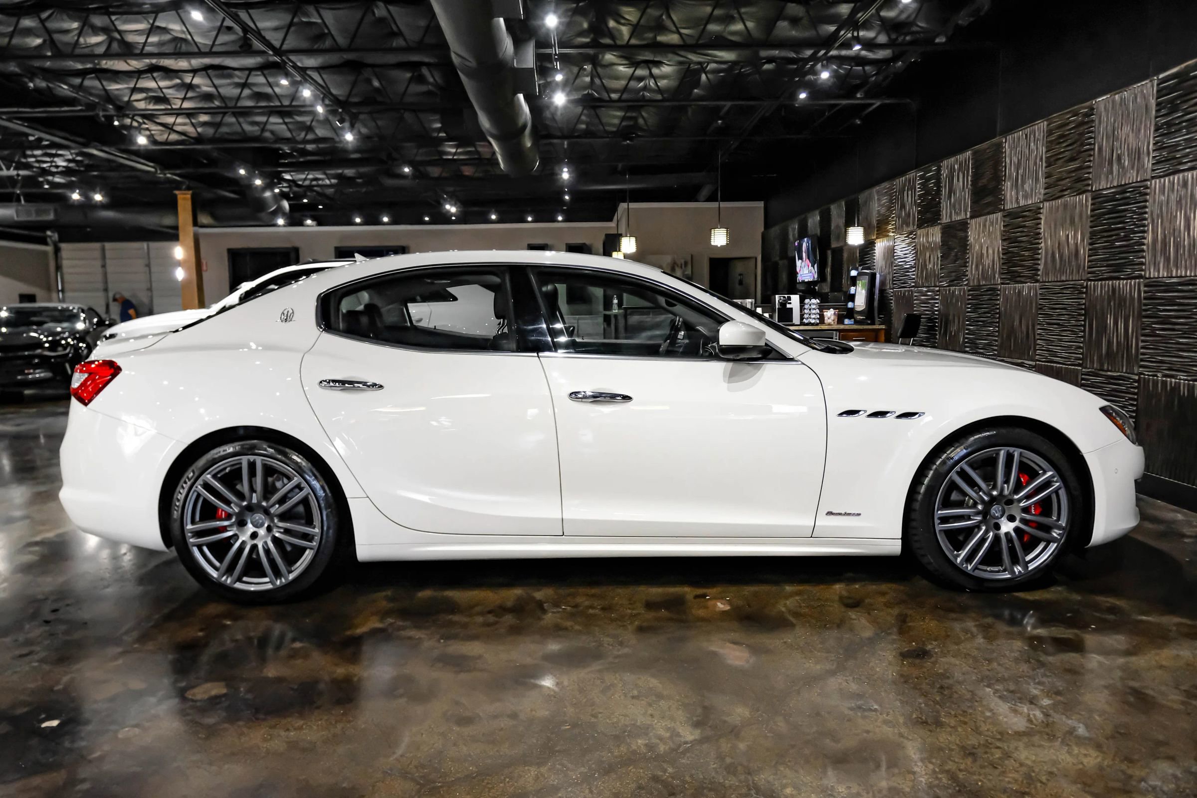 Used 2018 Maserati Ghibli S GranLusso AWD/4WD image 8