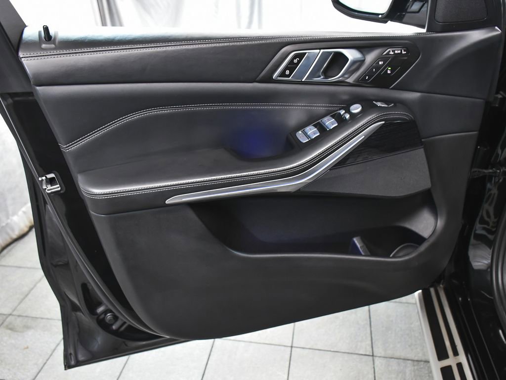 Used 2023 BMW X7 xDrive40i w/ M Sport Package AWD/4WD image 9