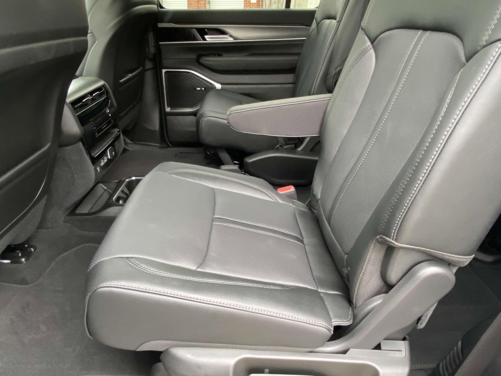 New 2025 Jeep Wagoneer Series II AWD/4WD image 16