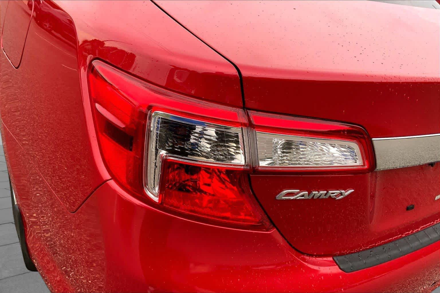 Used 2013 Toyota Camry XLE w/ Convenience Pkg FWD image 28