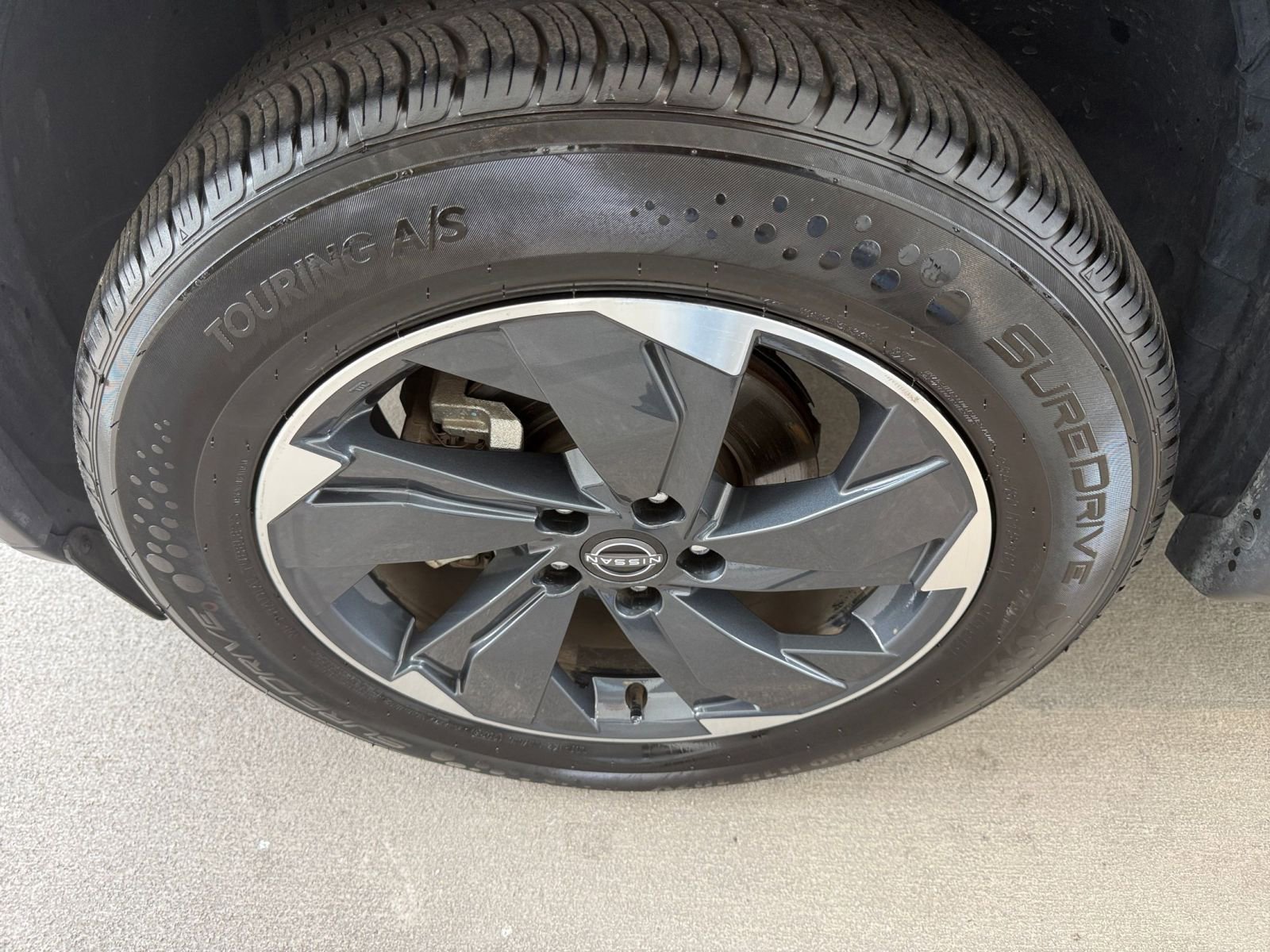 Used 2025 Nissan Rogue SV FWD image 32
