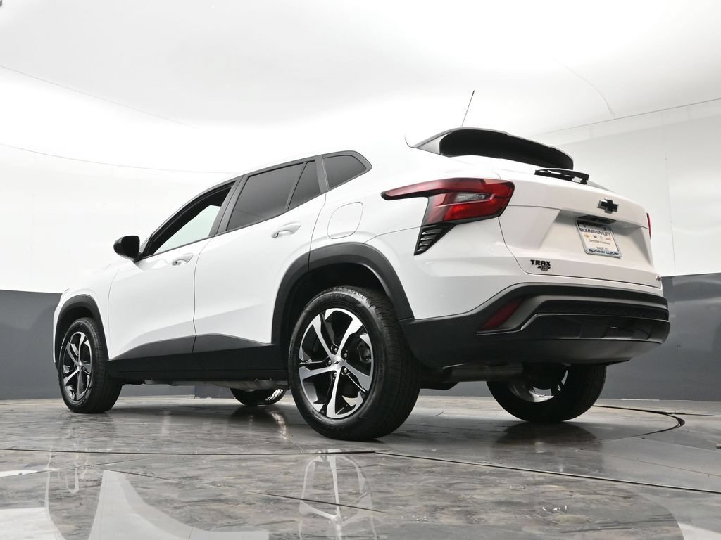 Used 2024 Chevrolet Trax RS FWD image 26