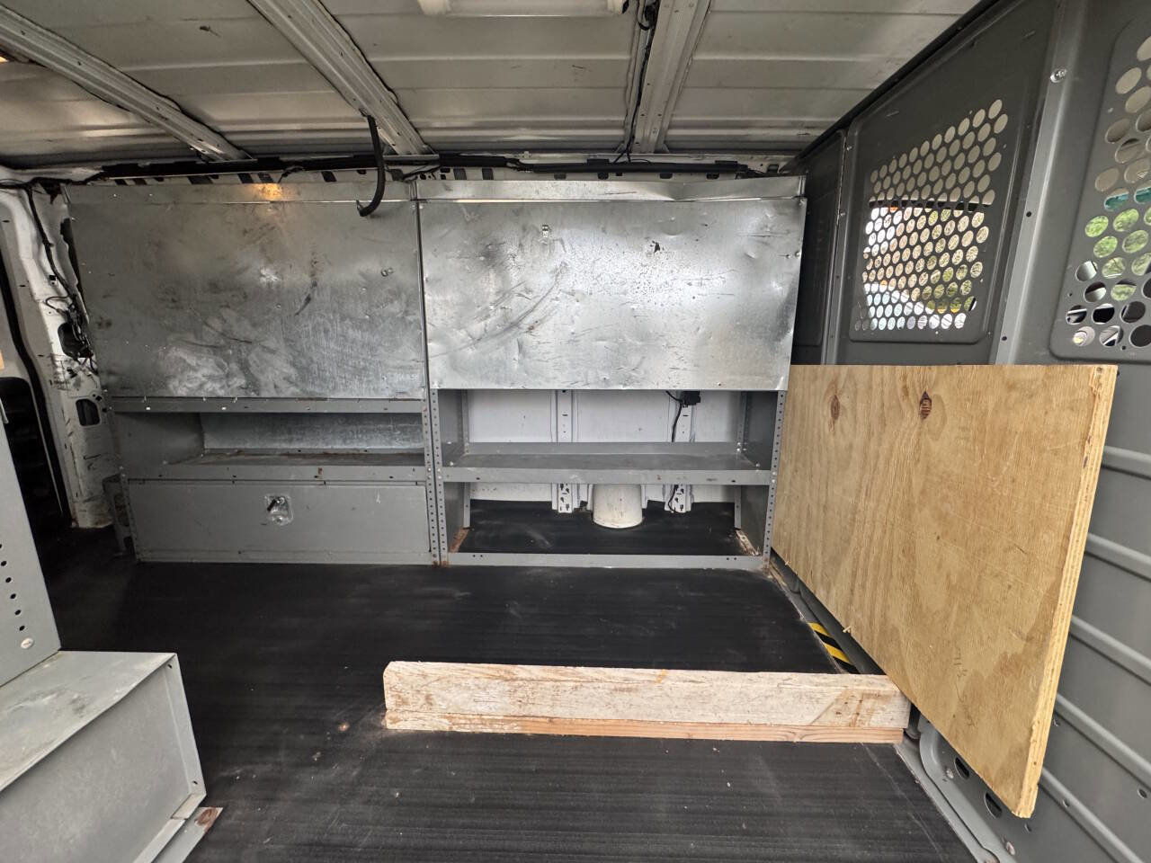 Used 2011 Chevrolet Express 2500 w/ Express Access Plus Package image 13