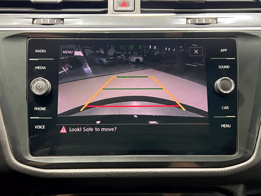 Used 2020 Volkswagen Tiguan SE AWD/4WD image 11