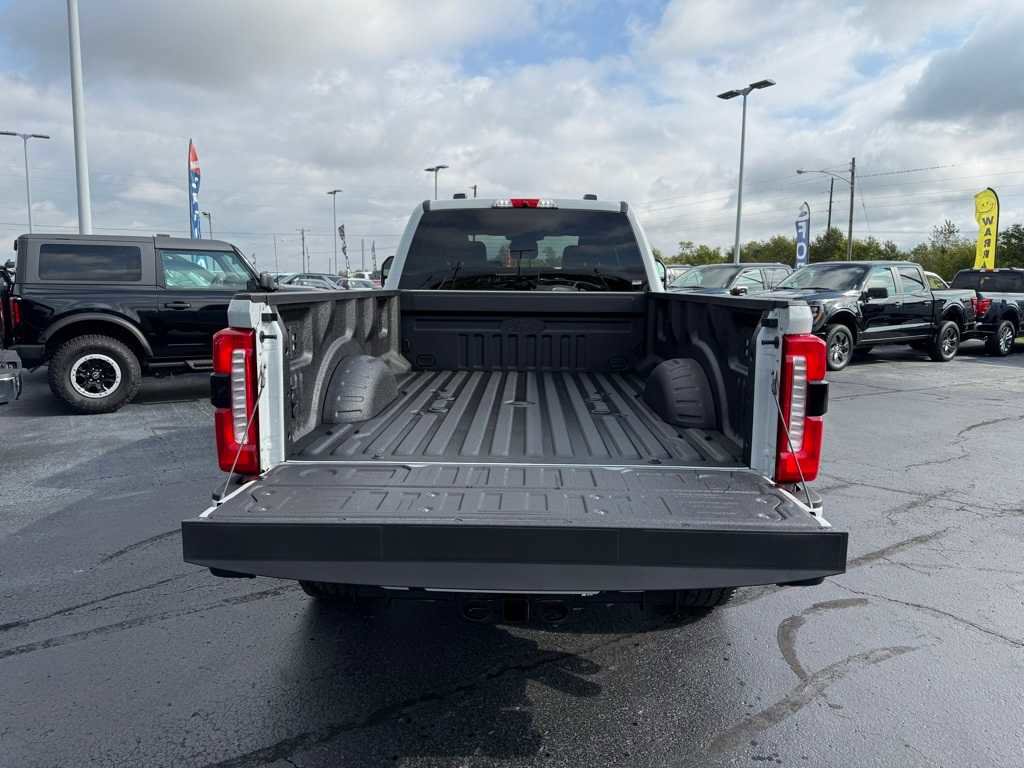 New 2026 Ford F250 Lariat w/ Black Appearance Package image 27