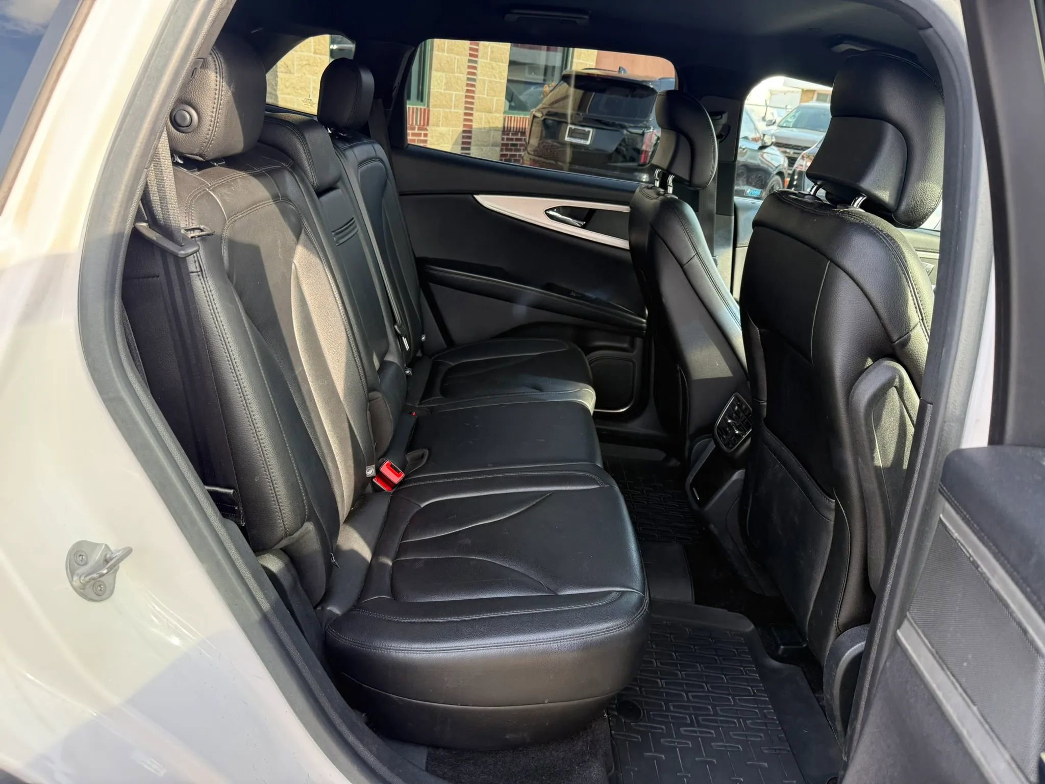 Used 2017 Lincoln MKX Premiere image 21