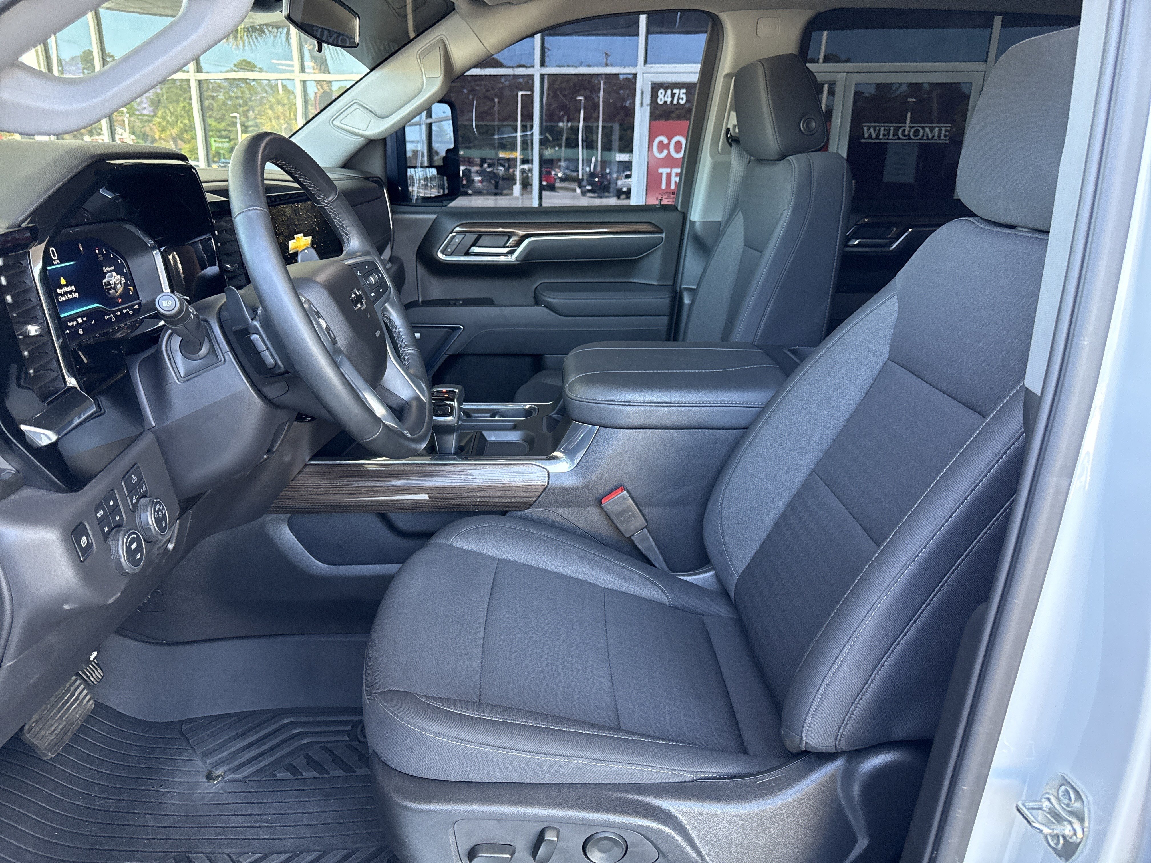 Used 2025 Chevrolet Silverado 1500 LT Trail Boss w/ Convenience Package II AWD/4WD image 16