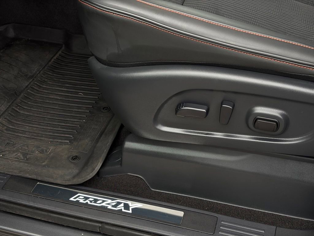Used 2024 Nissan Titan PRO-4X image 17