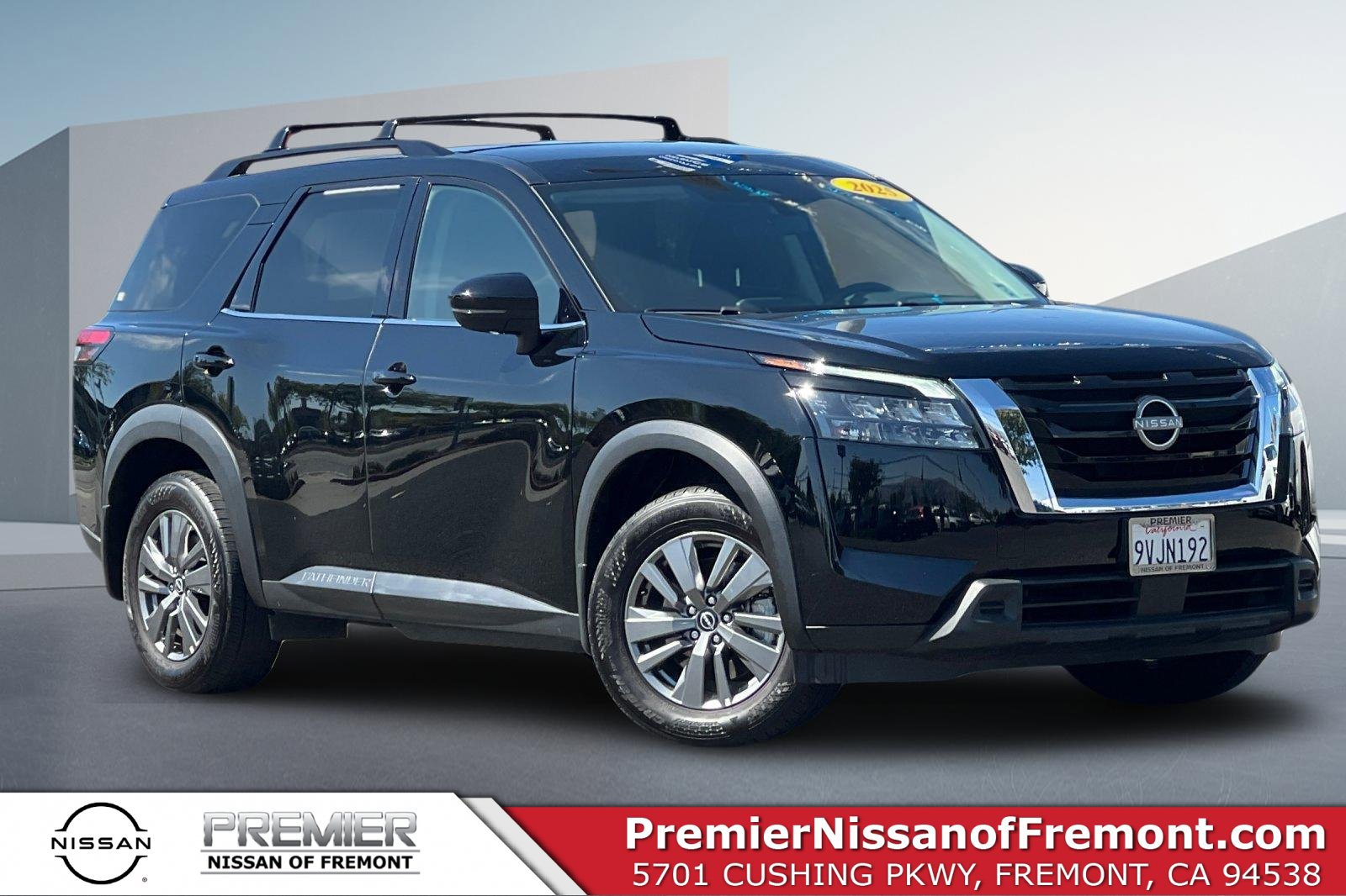 Certified 2025 Nissan Pathfinder SV FWD image 1
