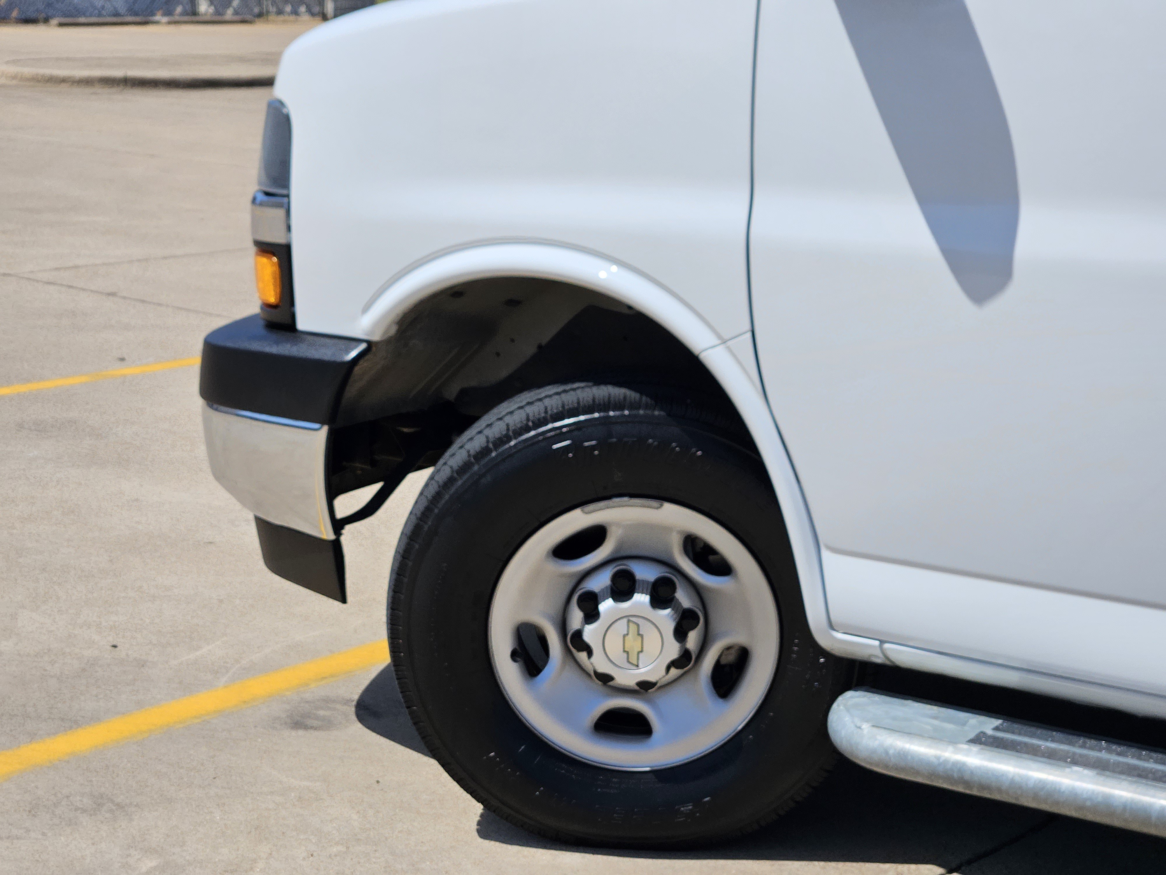 Used 2024 Chevrolet Express 2500 w/ Driver Convenience Package RWD image 5