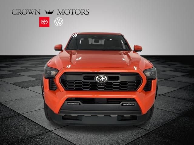 Used 2024 Toyota Tacoma TRD Off-Road w/ TRD Off Road Premium Package AWD/4WD image 2