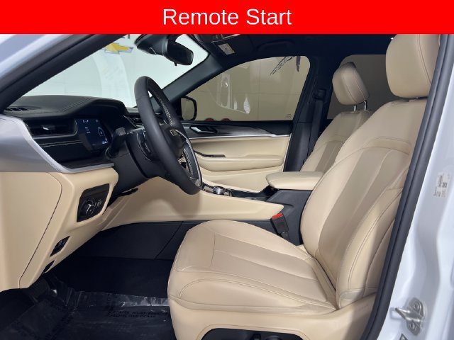 Used 2024 Jeep Grand Cherokee L Limited RWD image 11