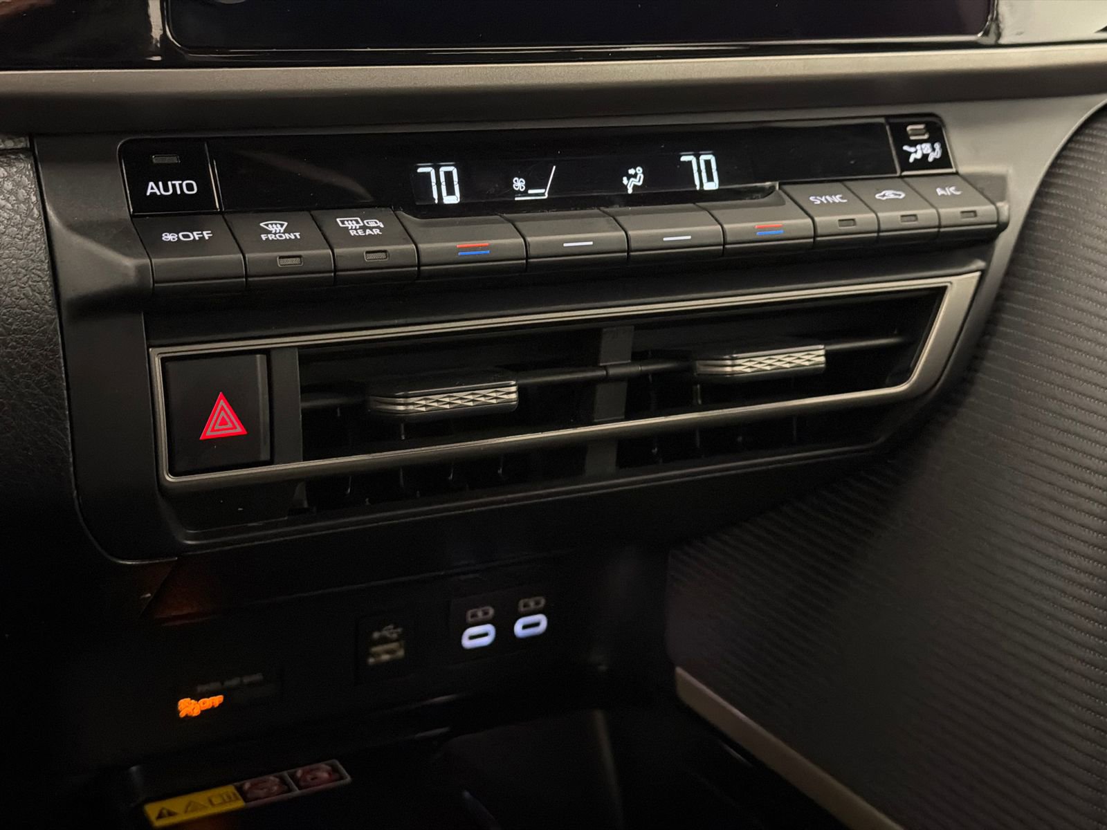 Used 2025 Toyota Camry SE image 25