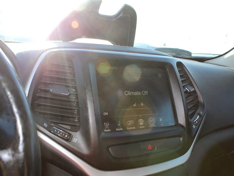 Used 2017 Jeep Cherokee Trailhawk w/ Cold Weather Group image 15