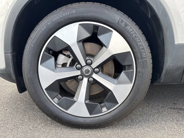 Used 2025 Volvo XC40 B5 Plus AWD/4WD image 8