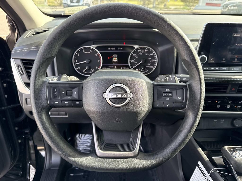 Used 2025 Nissan Rogue S image 28