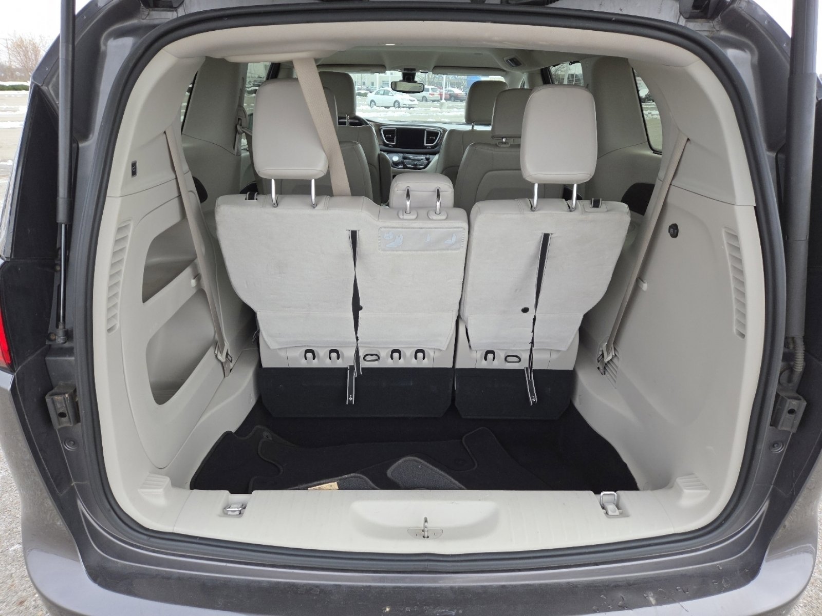 Used 2017 Chrysler Pacifica Touring-L w/ Tire & Wheel Group image 17