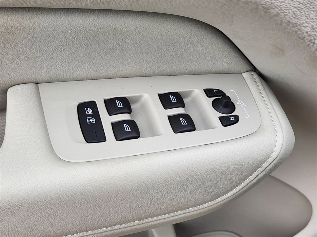 New 2025 Volvo XC60 B5 Plus w/ Protection Package Premier image 5