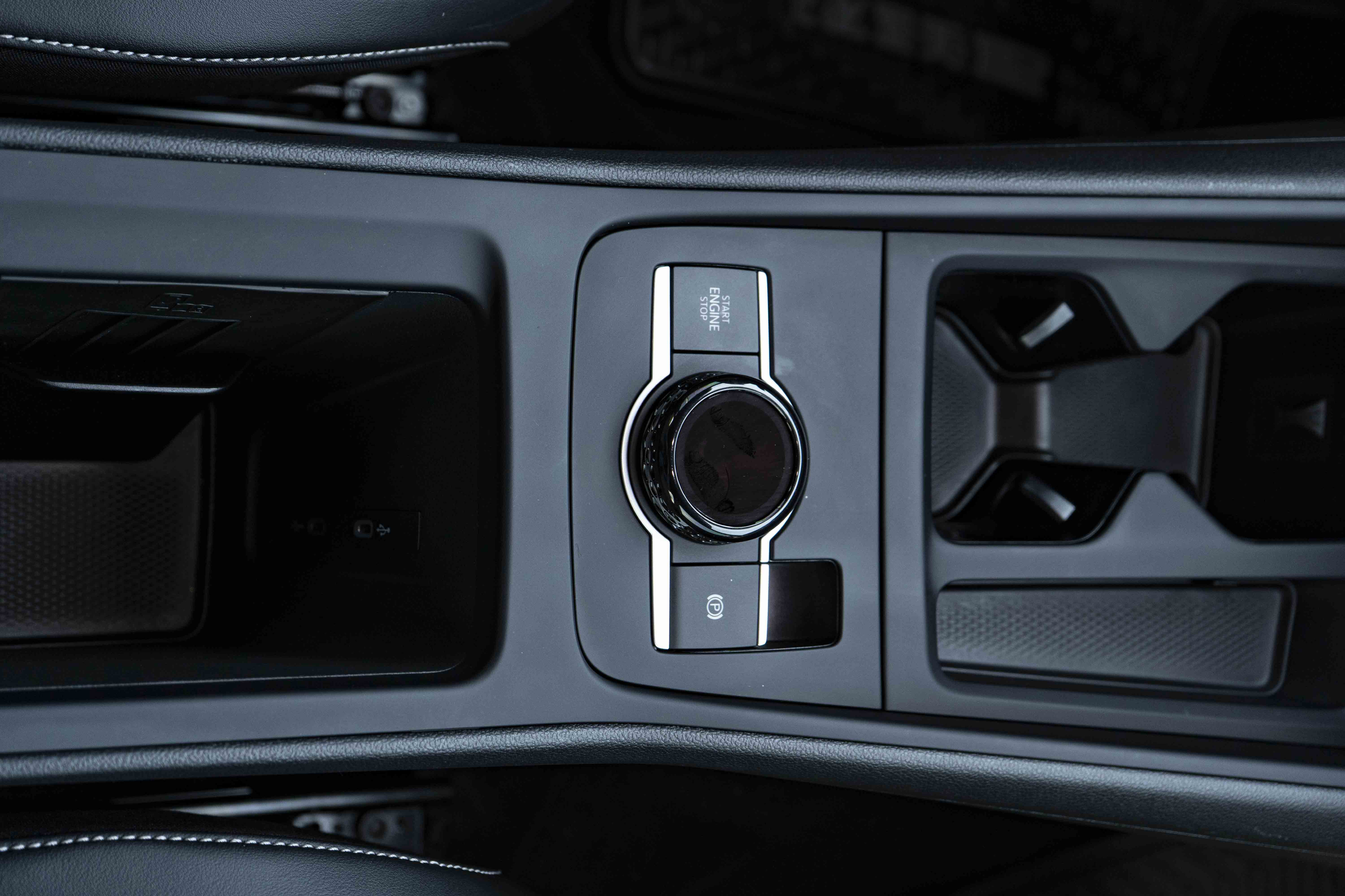 Certified 2026 Volkswagen Tiguan SE R-Line FWD image 25