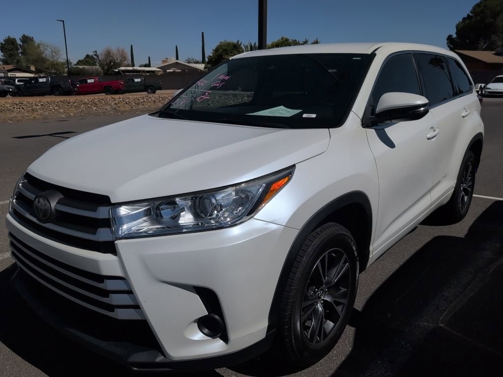 Used 2018 Toyota Highlander LE w/ Carpet Mat Package (TMS)