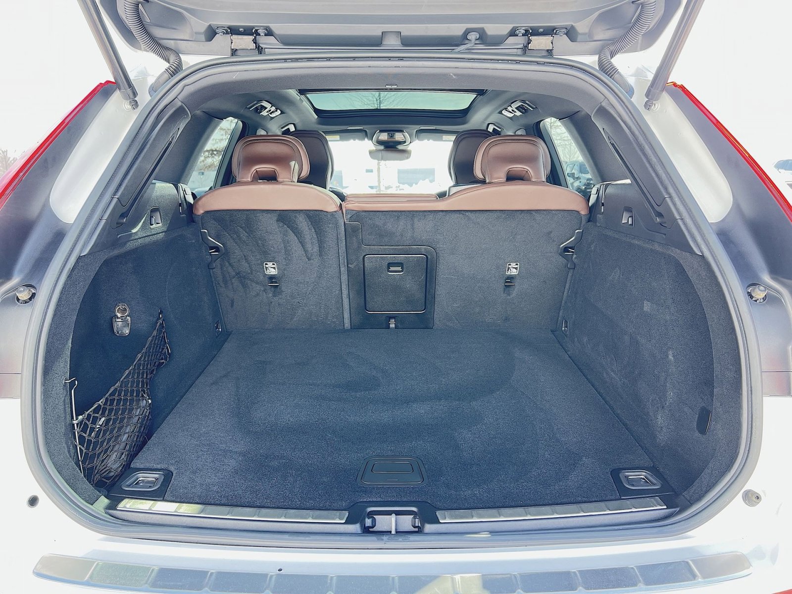 Certified 2023 Volvo XC60 B5 Ultimate w/ Protection Package Premier image 25