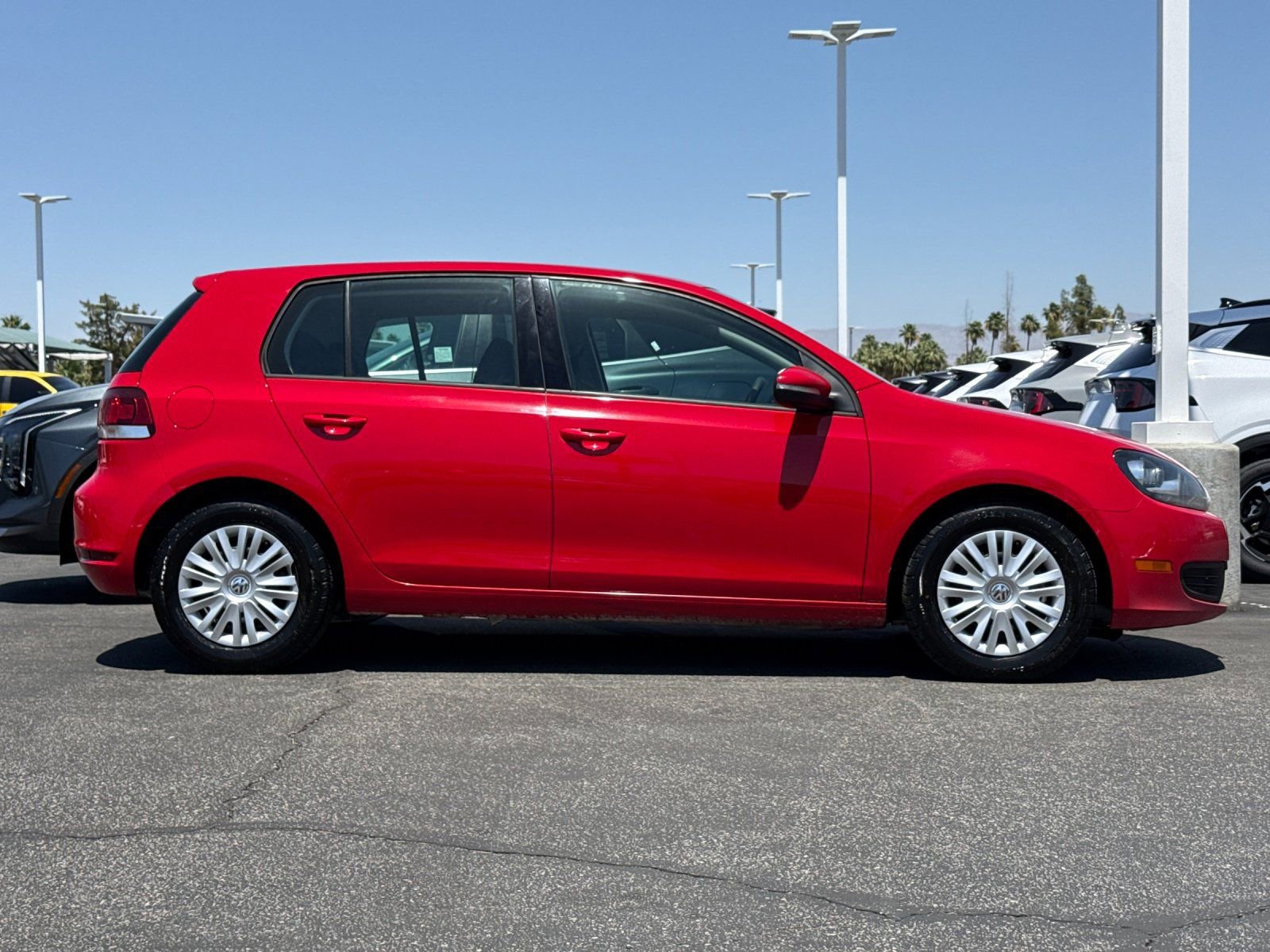 Used 2013 Volkswagen Golf 4-Door FWD image 2