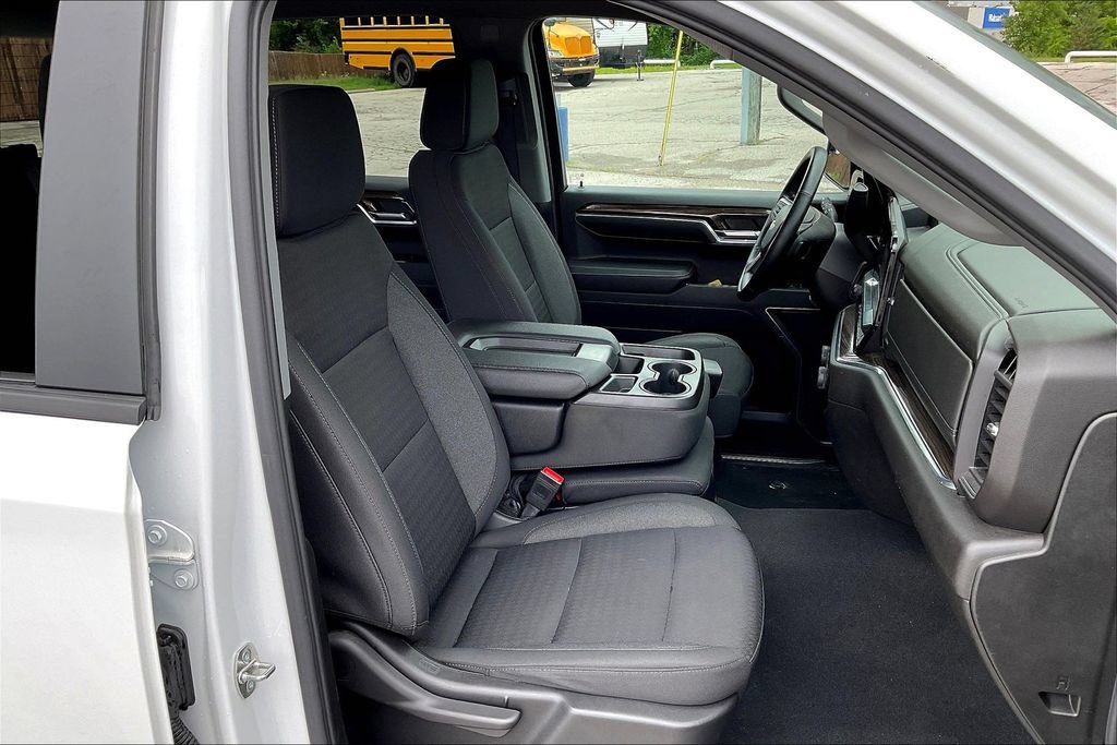 Used 2023 Chevrolet Silverado 1500 LT AWD/4WD image 16