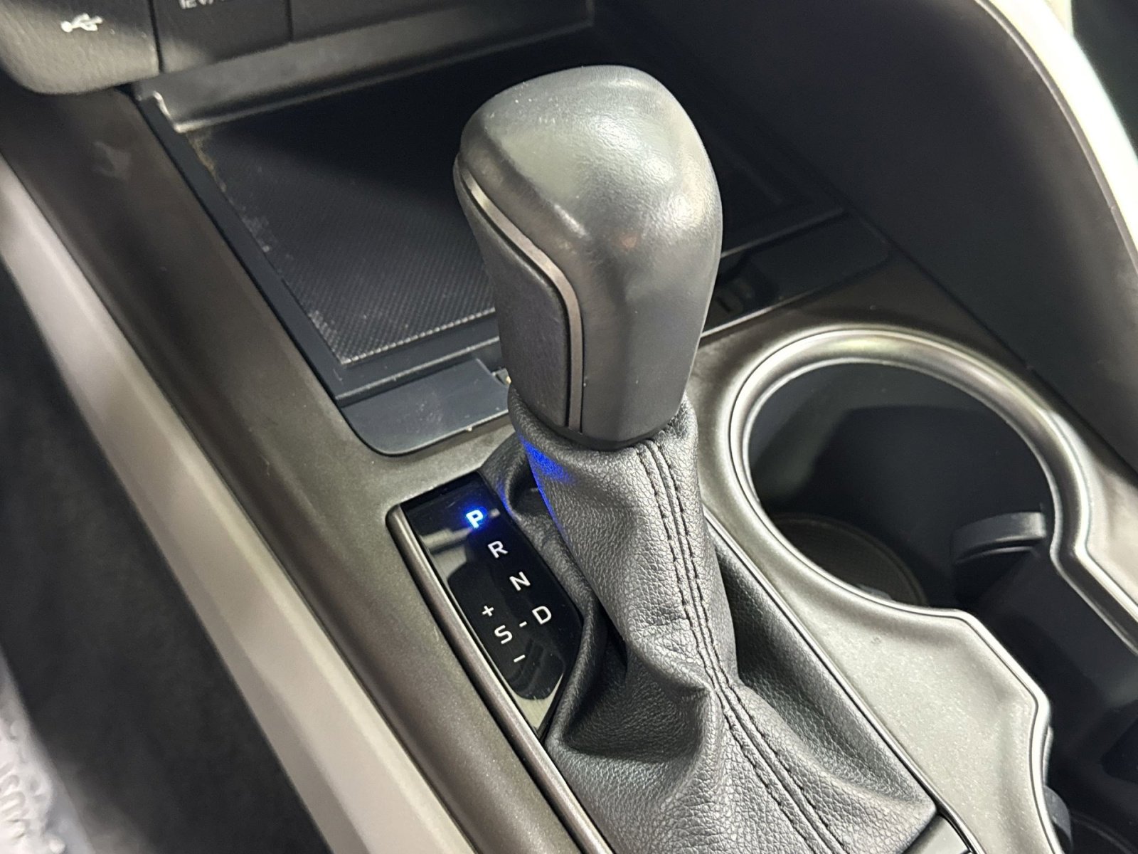 Used 2022 Toyota Camry SE image 25