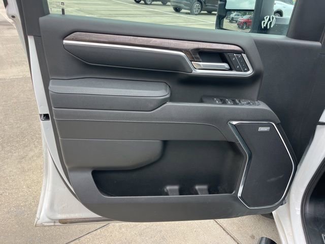 Used 2025 Chevrolet Silverado 2500 LTZ w/ LTZ Convenience Package AWD/4WD image 18